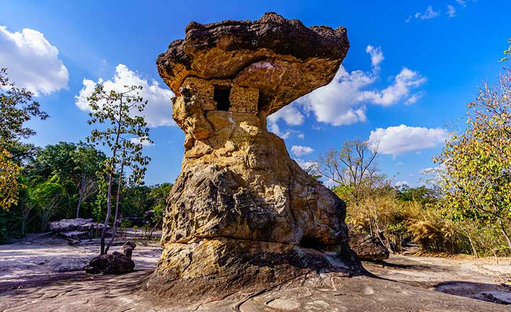 キノコ奇岩 (プープラバート歴史公園)