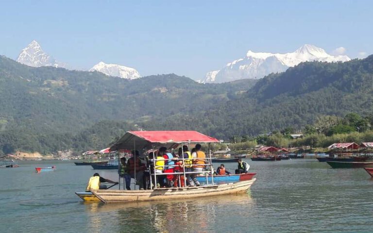 フェワ湖 ペワ湖 - ポカラ ネパール