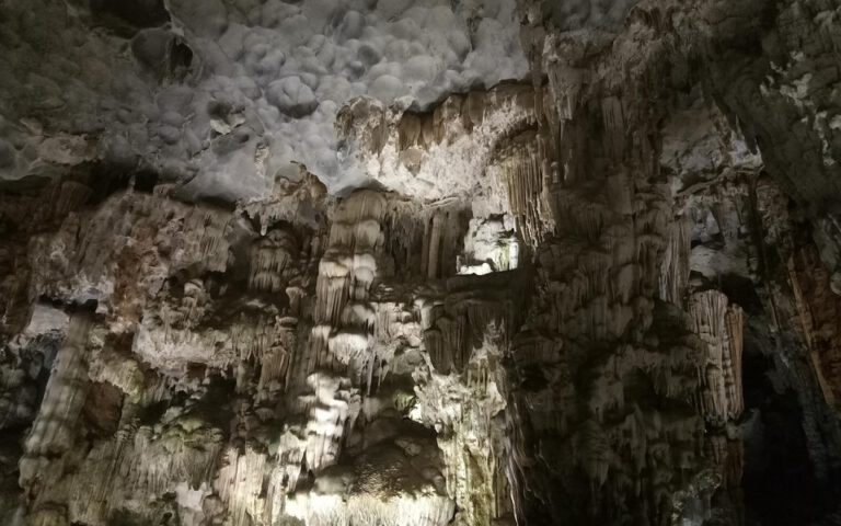ティエンクン洞窟 世界遺産ハロン湾 - ベトナム ハノイ