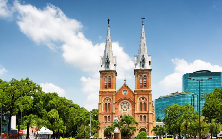 サイゴン大教会 (聖母マリア教会) - ホーチミン市内観光