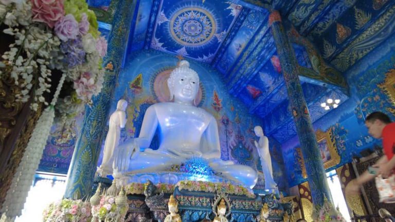 青い寺 チェンライ Wat Rong Suea Ten Blue Temple