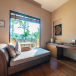 Premier Classic Hillside - Sitting Area with View