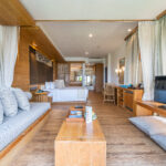 Premier Seaview - Bed & Sitting Area