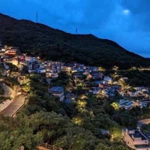 【台北発人気ツアー夕方～夜日本語ガイド】夜の九分散策と十分天燈上げを体験！2大観光スポットをピンポイントに楽しむナイトツアー